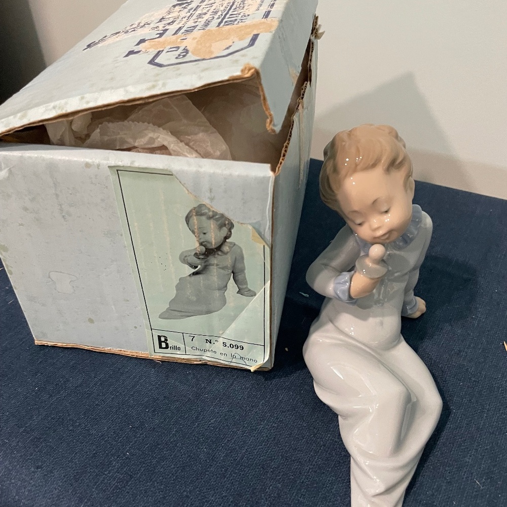 Lladro Porcelain Figurine Baby With Dummy in Hand #5099,  5 inches  (glossy)